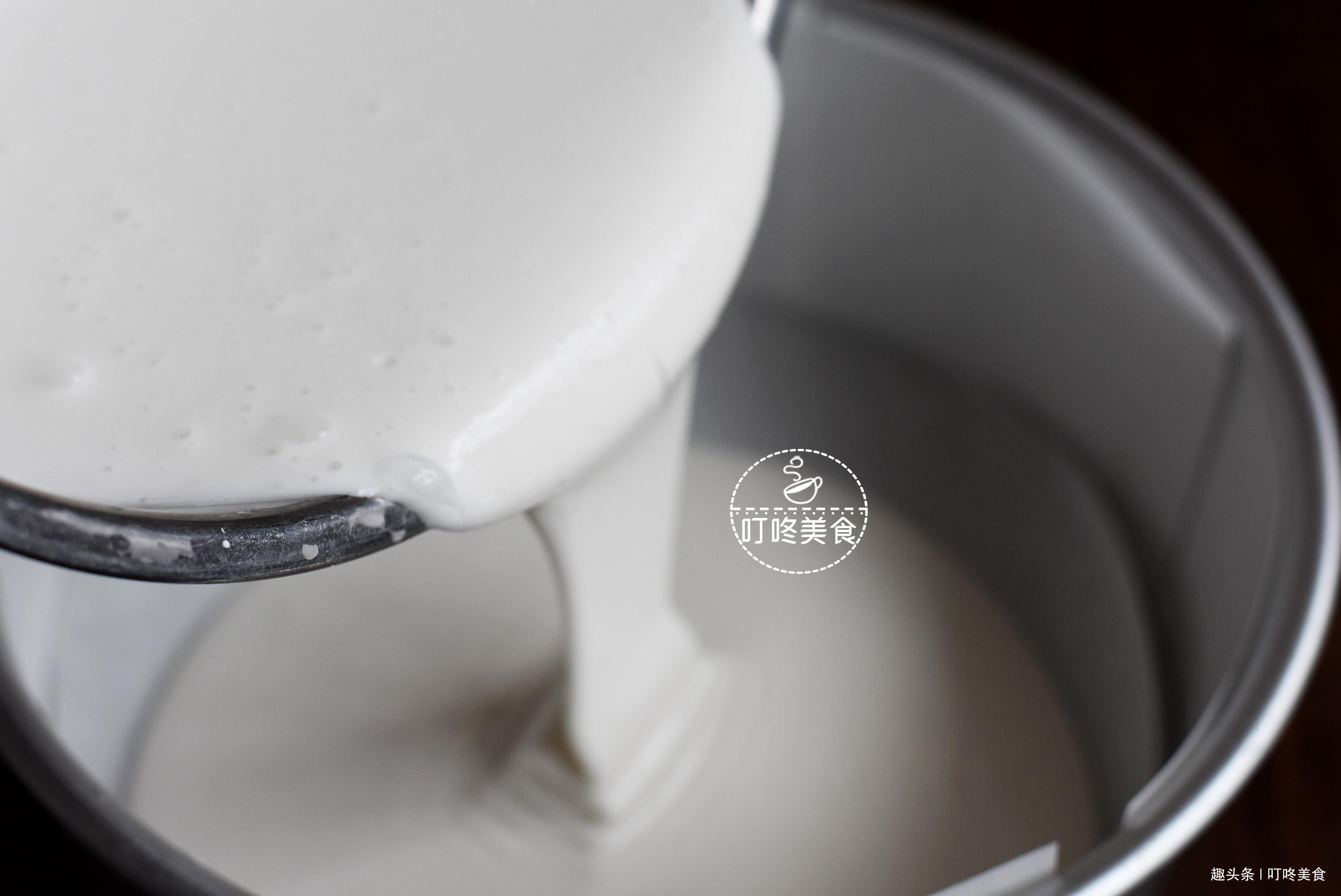 不用面粉也能做的发糕,只需一搅一蒸,又香又软,比蛋糕还美味