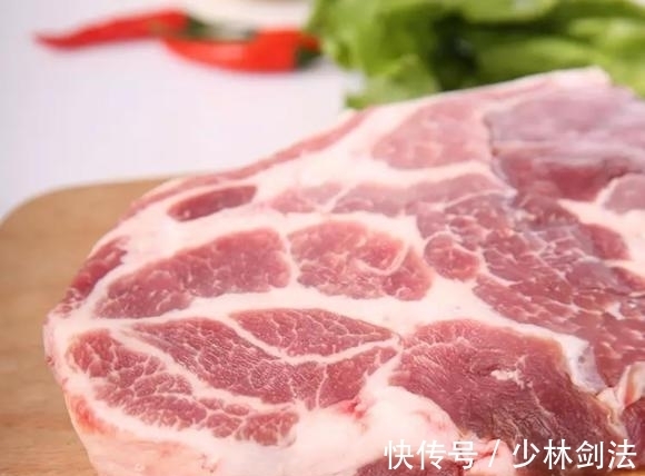 饭店从不外传的“肉丸子汤”做法，肉丸子不行也不柴，鲜嫩又多汁
