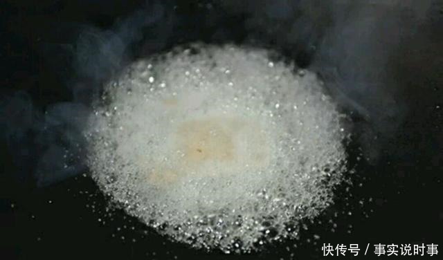 一道美味的小吃——挂霜花生,香甜酥脆,操作简单,不容错过哦