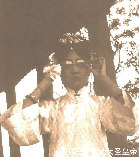 清朝|清朝人物老照片,看溥仪和婉容的感情,少时单纯顽皮气氛和谐!