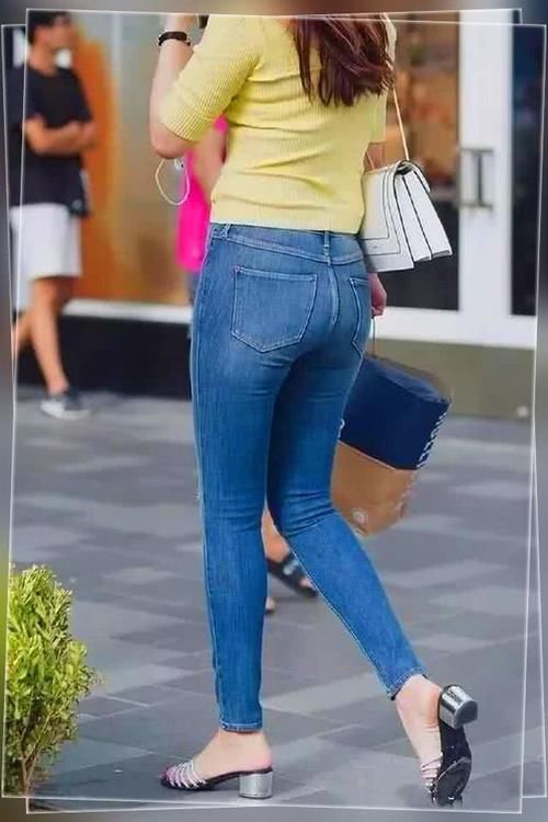 性感|牛仔裤看起来魅力十足，穿出不一样的青春活力，尽显性感身材