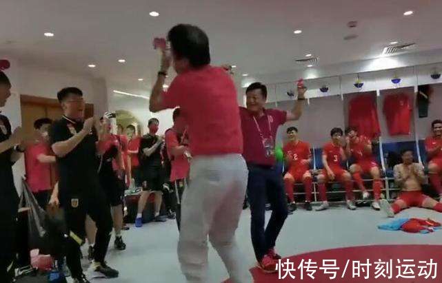 国足|国足巨头陈戌源进退两难，李霄鹏决战日本前，提出和李铁同样要求