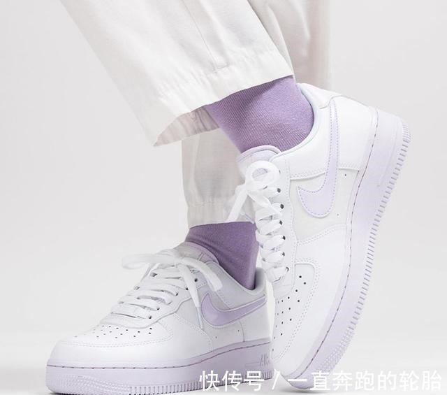 air 淡紫色中底尽显高级!这双纯白Air Force 1真有点特别!