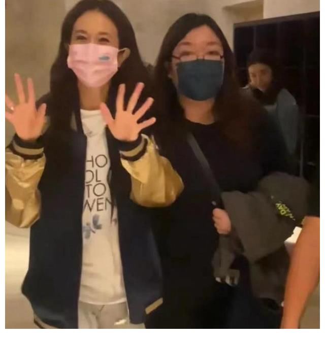 《披哥》决赛庆功宴曝光,莫文蔚疑代班当主持,大嫂团再次相聚!