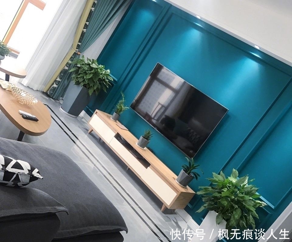 次卧|这套130平新房太漂亮了，进屋就把人给迷住，电视墙实在抢眼！
