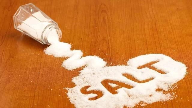 真的|泡茶时,给茶里加点盐,到底有什么用这些常识,你真的了解吗