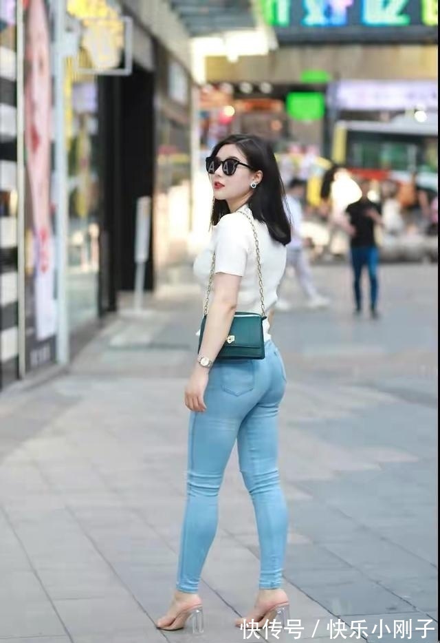 牛仔裤|小姐姐牛仔裤搭配，清爽显瘦，简单大方又不失优雅