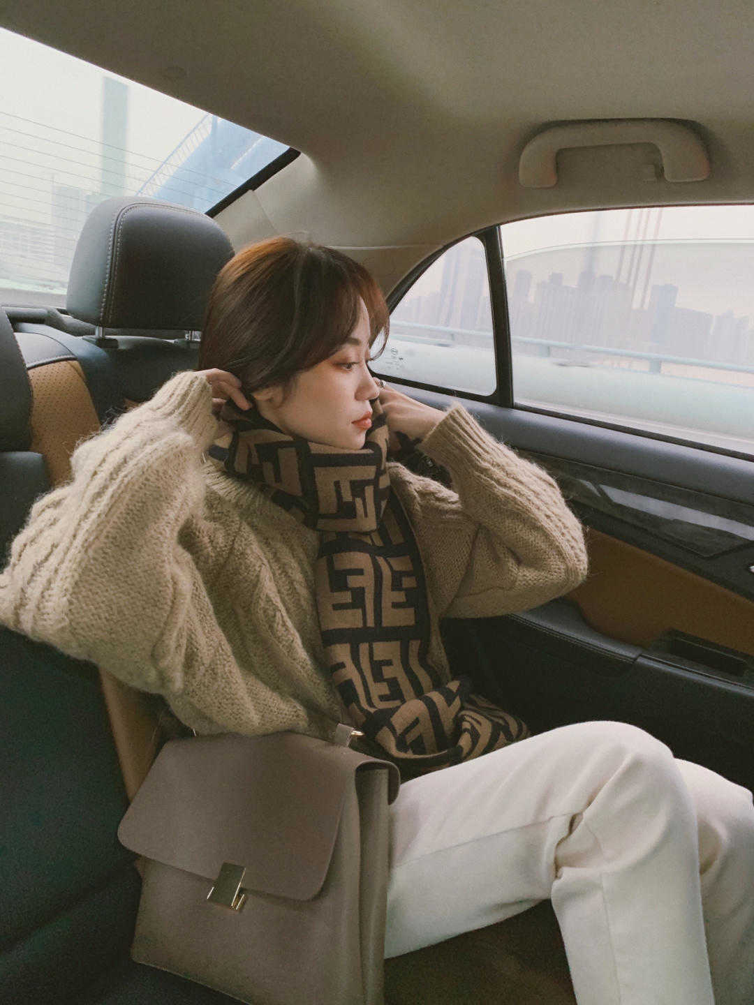 秋天|今年流行奶奶裤,专治各种缺点,微胖女生的最爱