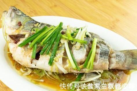好多人|清蒸鱼,开水上锅还是冷水上锅?好多人做错了,难怪鱼腥味这么大