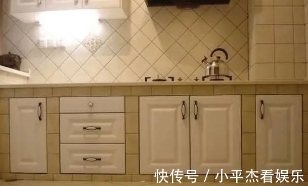 台面|为省钱用红砖砌橱柜,花2千做出了3万的效果,这工艺太厉害了
