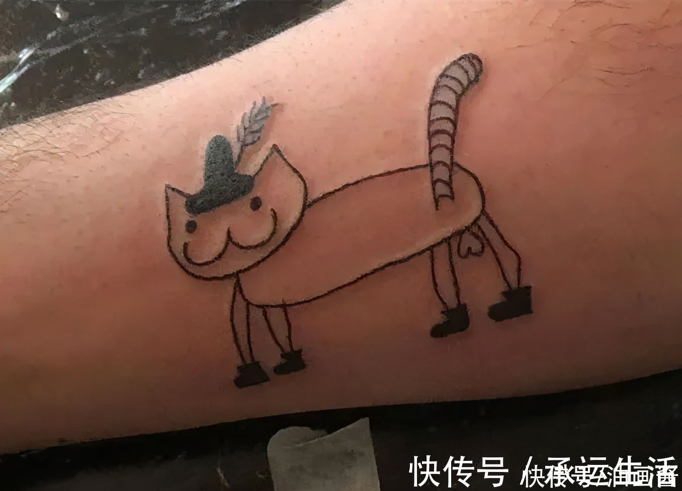 纹身师!不会画画的纹身师,纹出歪扭的小纹身,生涩俏皮让人忍俊不禁