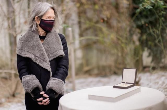  发表|2020诺奖得主露易丝·格丽克接受奖章并发表获奖感言