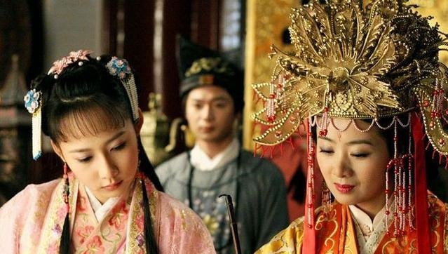 红楼梦&贾元春是不是皇后其实,王熙凤早已一语道破!