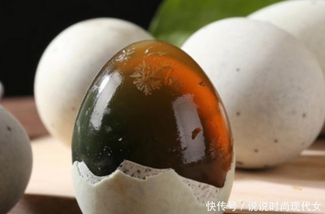水煮|吃皮蛋，需要煮一煮吗很多人搞错，难怪“没味儿”，不懂别乱吃