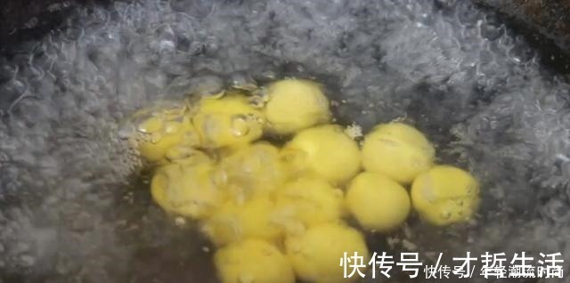 南瓜别做南瓜饼了，教你个神奇做法，简单又美味，给肉都不换