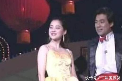 26年前朱时茂春晚小品中，谁注意他旁边的女孩，已火得一塌糊涂