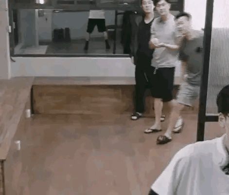 谢天华|《披荆斩棘的哥哥》“大湾区”爆笑不断，应采儿竟逼陈小春做这件事？