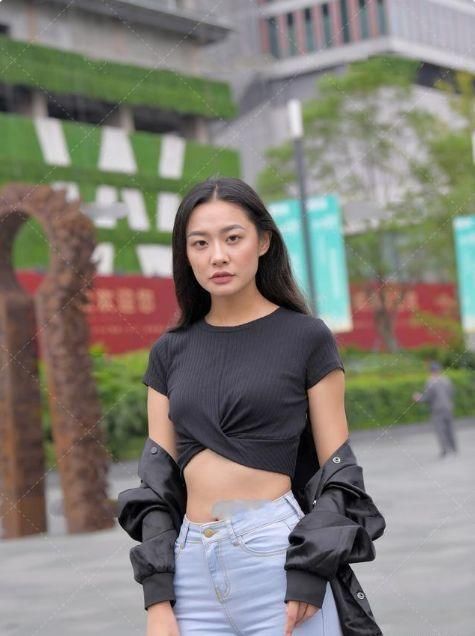 女神|美腿女神才能驾驭紧身牛仔裤，性感撩人，展现好身材