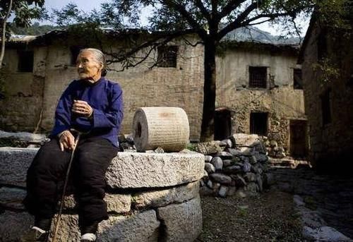 民间俗语“穷搬家,富挪坟,家里不顺改大门”老祖宗的话在理吗