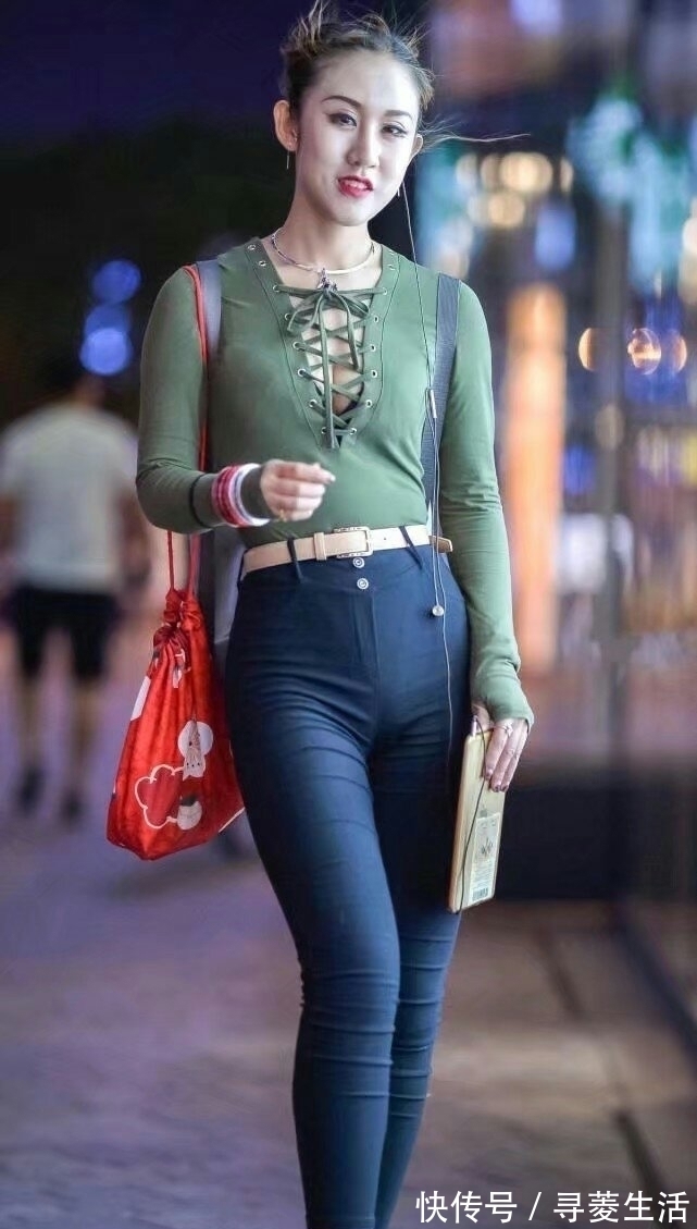 穿搭 打底裤展现女性性感的曲线美,时尚又显清纯气质