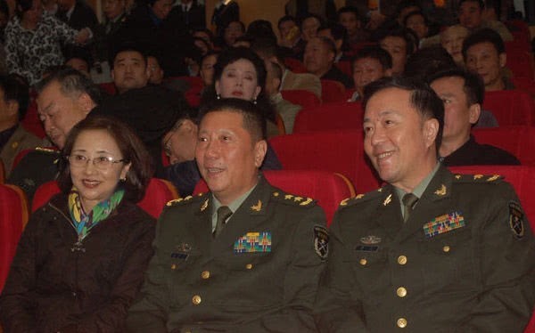 中将|当过国防部长的开国中将，上甘岭战役的大功臣，两个儿子都是中将
