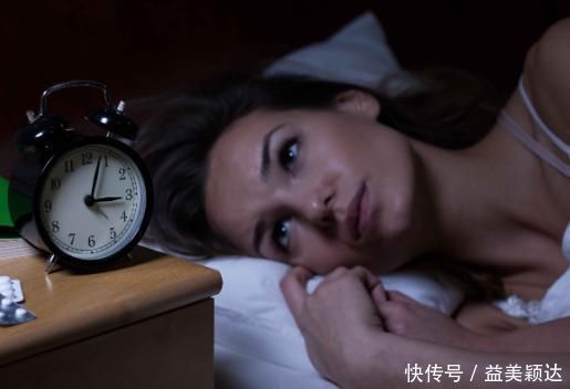 小动作|睡眠不好,教你睡前3个小动作,每天5分钟排毒助睡眠,胜过安眠药