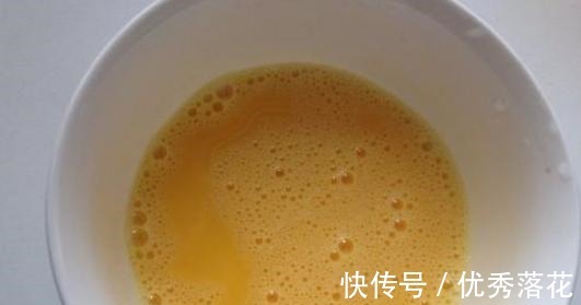 鲜香嫩滑的鸡蛋羹，全家都喜欢，做法简单，只要3步骤，一看就会！