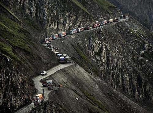全球|全球最恐怖的公路海拔3500米最窄处仅3米，不留神就会粉身碎骨