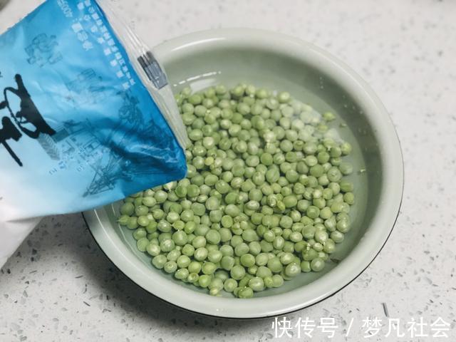 豌豆|天热少吃肉多吃豆,遇到碱性豆子多买点,营养丰富,夏天吃很合适