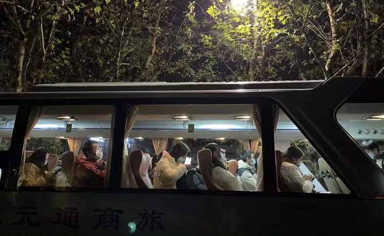 浙大|“上虞，我们来了”！浙江医务工作者连夜从杭州出征