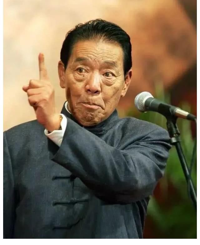 主持人問：您和劉德華誰更出名？單田芳：人演出票價(jià)都貴我?guī)资?
onload=