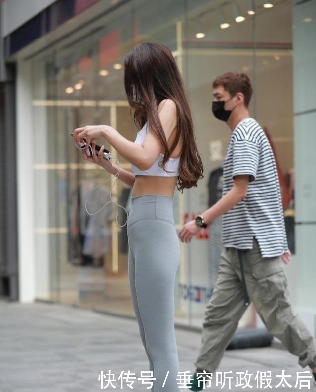 健身女生的时尚穿搭,休闲显瘦“瑜伽裤”,让造型轻松变好看