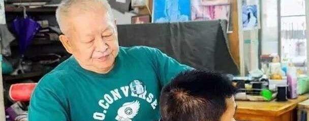 健身|74岁大爷坚持健身40年, 练就一身强壮肌肉, 开班教学只收1块钱