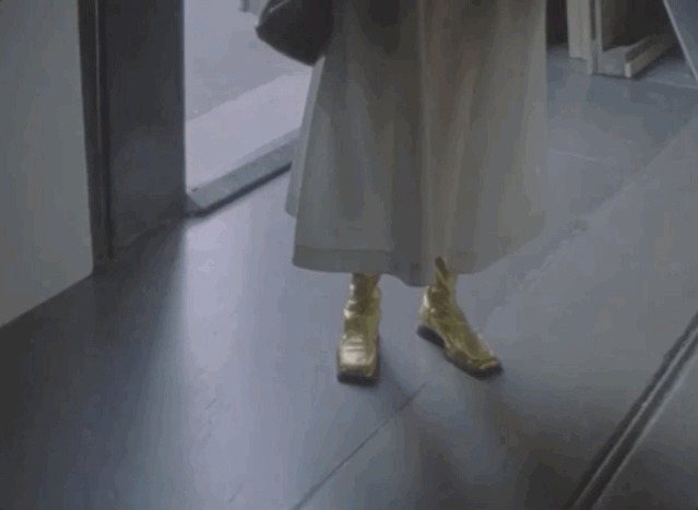 时髦|这个秋冬,让鞋子时髦起来的秘诀竟然是“变方”