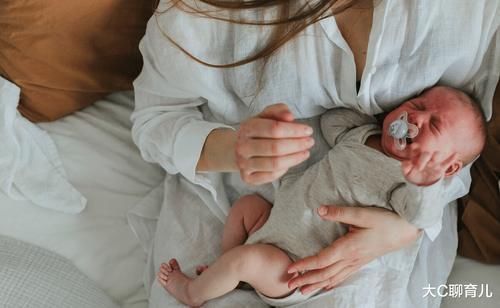 新生儿除了吃就是睡？还有一件事不容忽视，新手爸妈一定要会观察