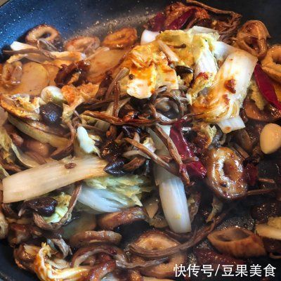 5分钟就能做好的干锅肥肠,简单又好吃