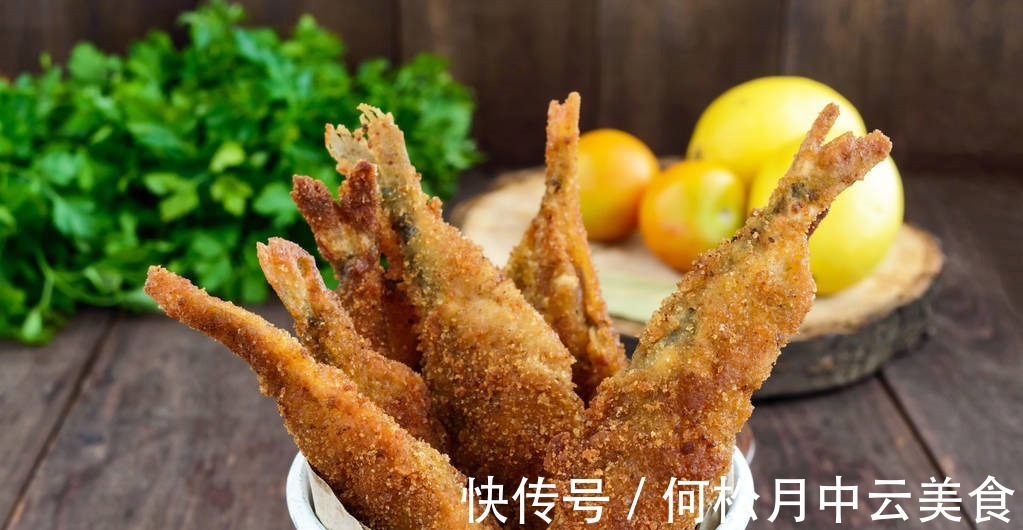 炸酥鱼,为何总是炸不酥脆大厨用错面粉了!难怪又黑又不脆!