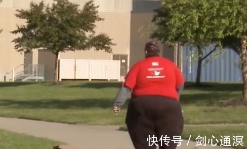无人知晓|800斤相扑手娶90斤女模特,婚后因太胖离世,娇妻获5000万家产