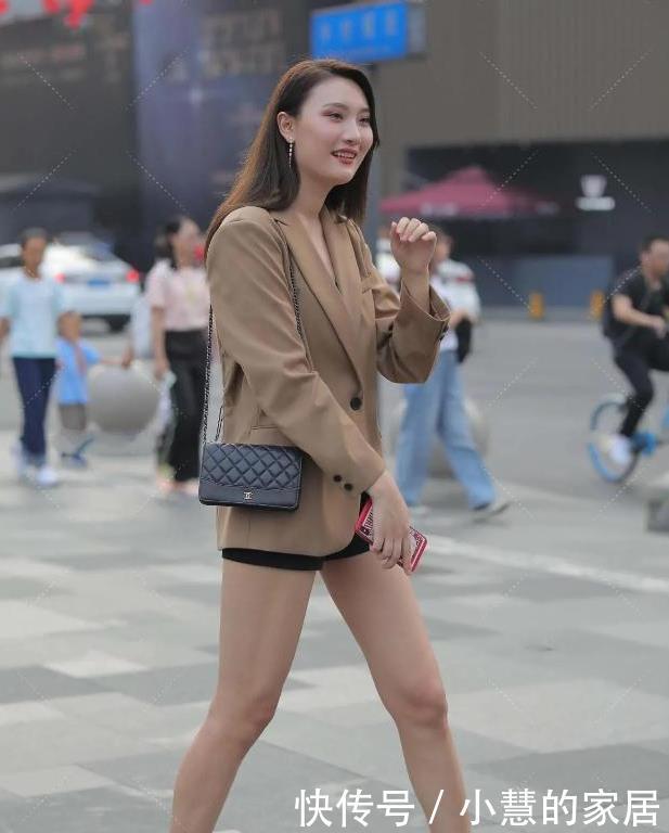 高雅|休闲西装遇上下身消失穿搭法,高雅有魅力,又美又飒