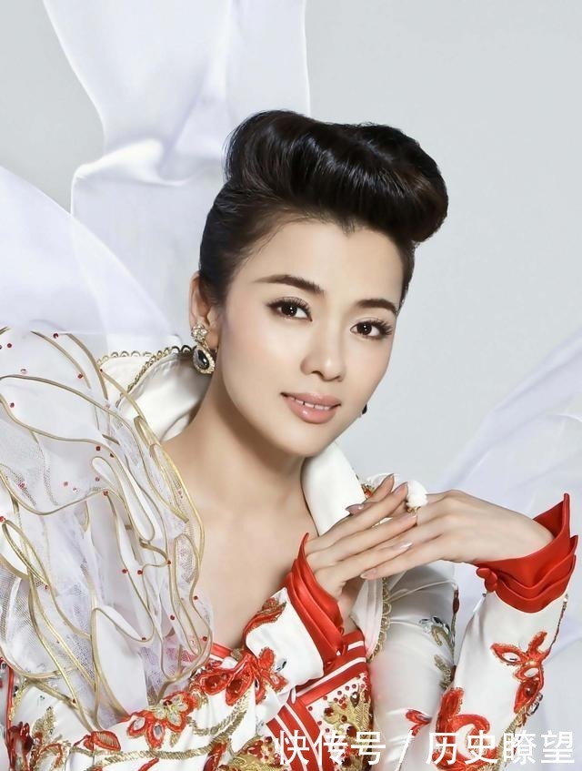 陈思思|最美女歌唱家陈思思,由甜妹子,历炼为女汉子的人生