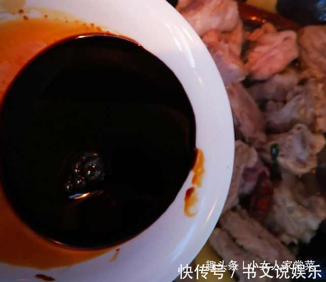 炖排骨时加入一样东西，排骨20分钟就醇香软烂，材料每家都有