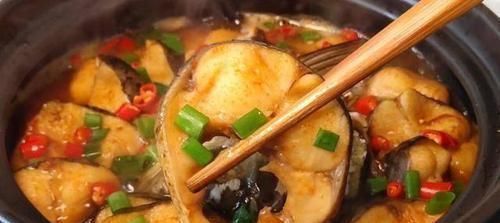 小米椒|草鱼最好吃的做法，不用煎不用炸，鲜嫩可口，3斤鱼肉上桌就扫光