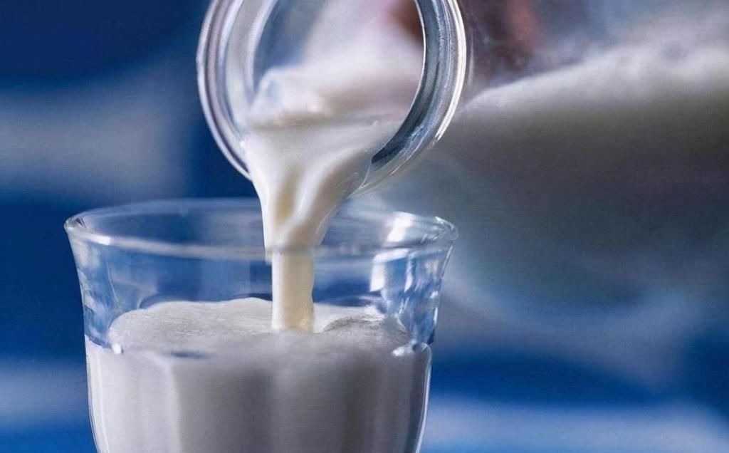 喝牛奶|纯牛奶都一样?能让孩子长高个?错!选对才会事半功倍