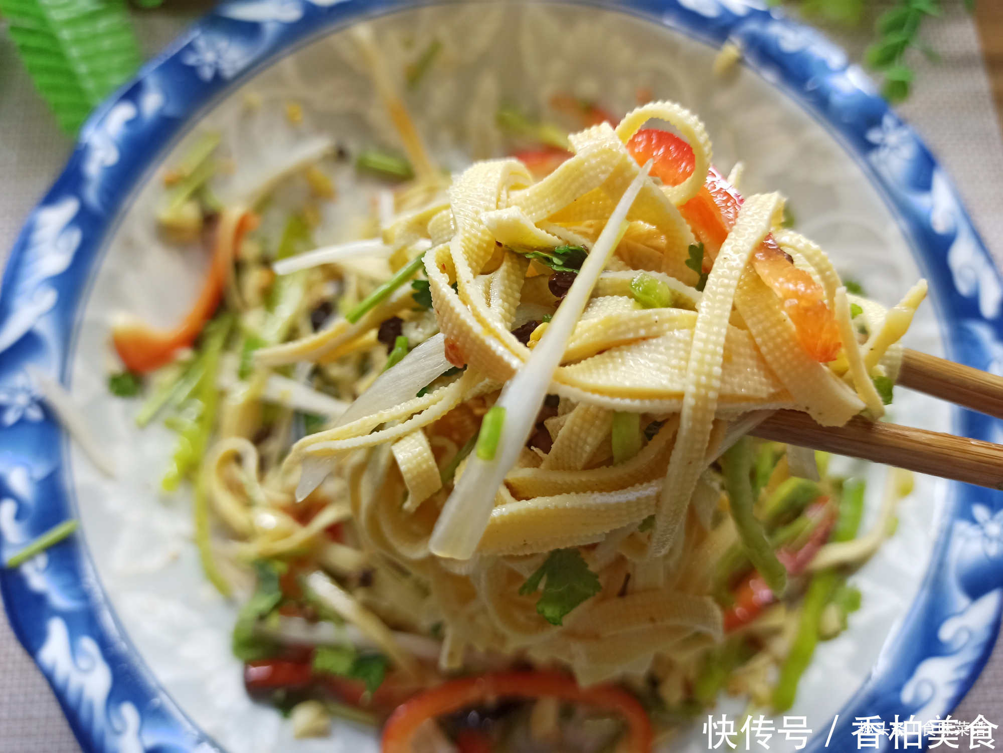 凉拌豆腐丝咋做才好吃?乱倒调味是大忌,做对了比肉香,爽口下饭