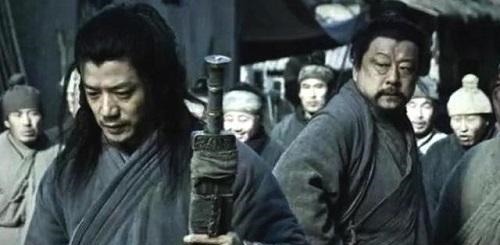 韩信成功后,如何对待当年让他钻胯的屠夫!