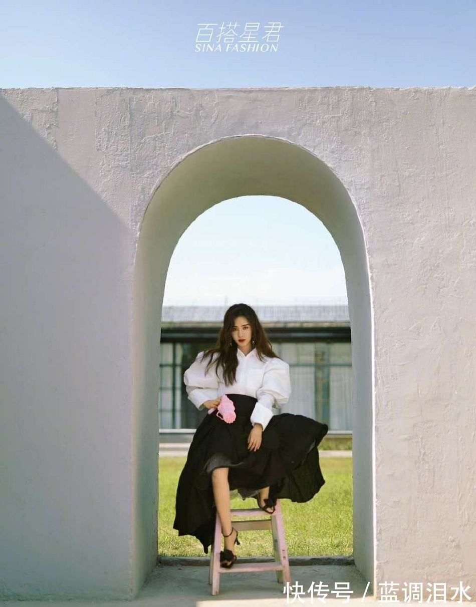 泡泡袖|郑合惠子穿泡泡袖连衣裙 卷发红唇气质温柔