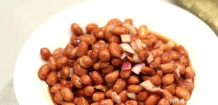 花生是长生果，也是催命符！尤其是这4种人，越吃越伤身！