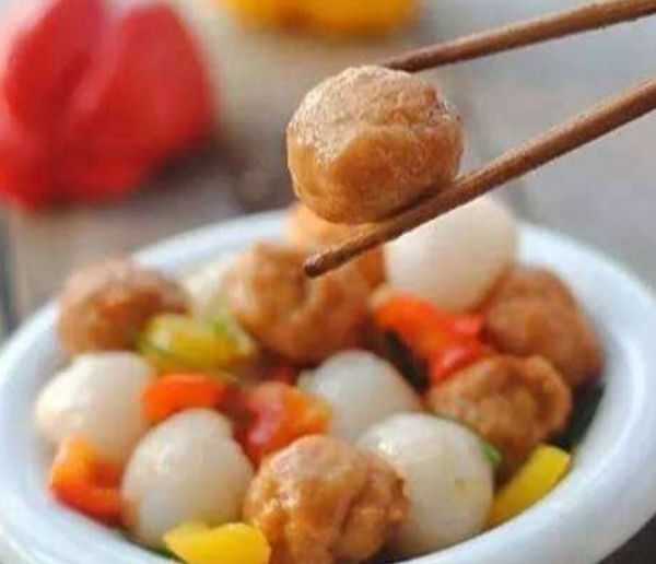 买了荔枝孩子不爱吃？教你好吃做法，营养色香味俱全又馋人