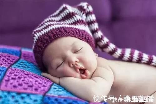 口水|四个月的宝宝总是流口水是什么原因?应该怎么办?