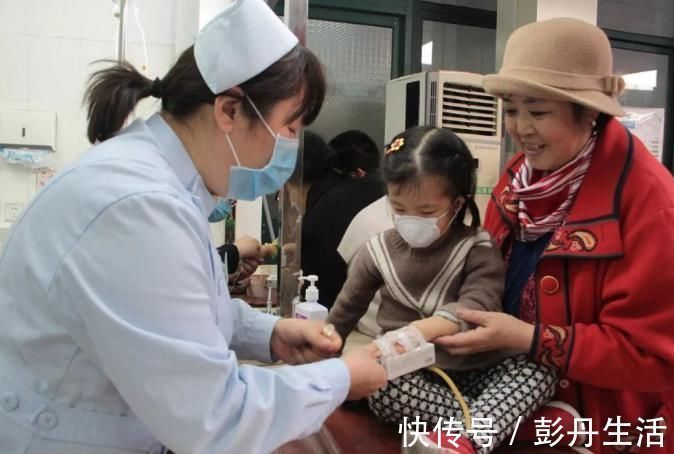 家长|儿子高烧医院排队445号,医生只忙着打私人电话,家长情绪崩溃